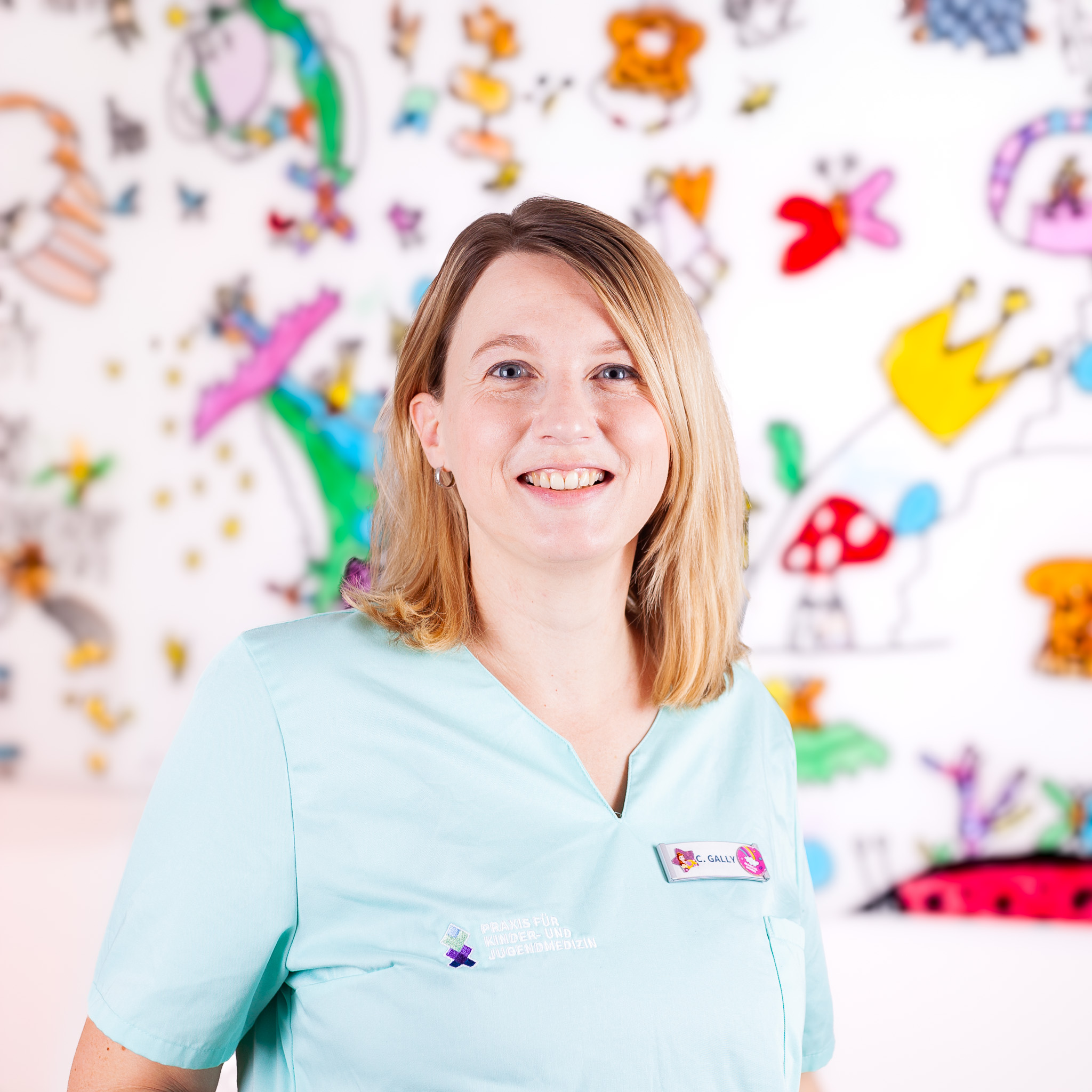 Zufriedene Mitarbeiterin: Frau Gally. Medizinische Fachangestellte in der Praxis Kinder- und Jugendmedizin in Heddesheim